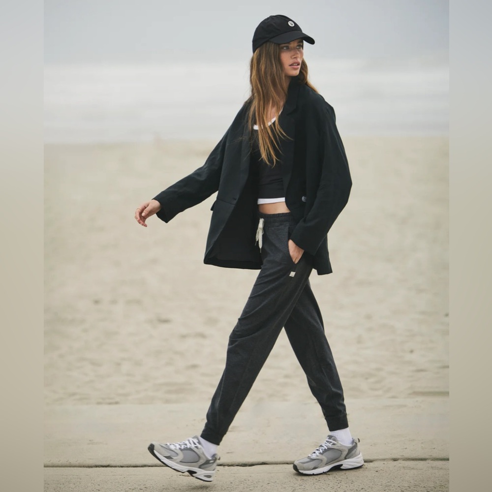 Vuori Performance Jogger Pants Charcoal Heather Color Regular size S